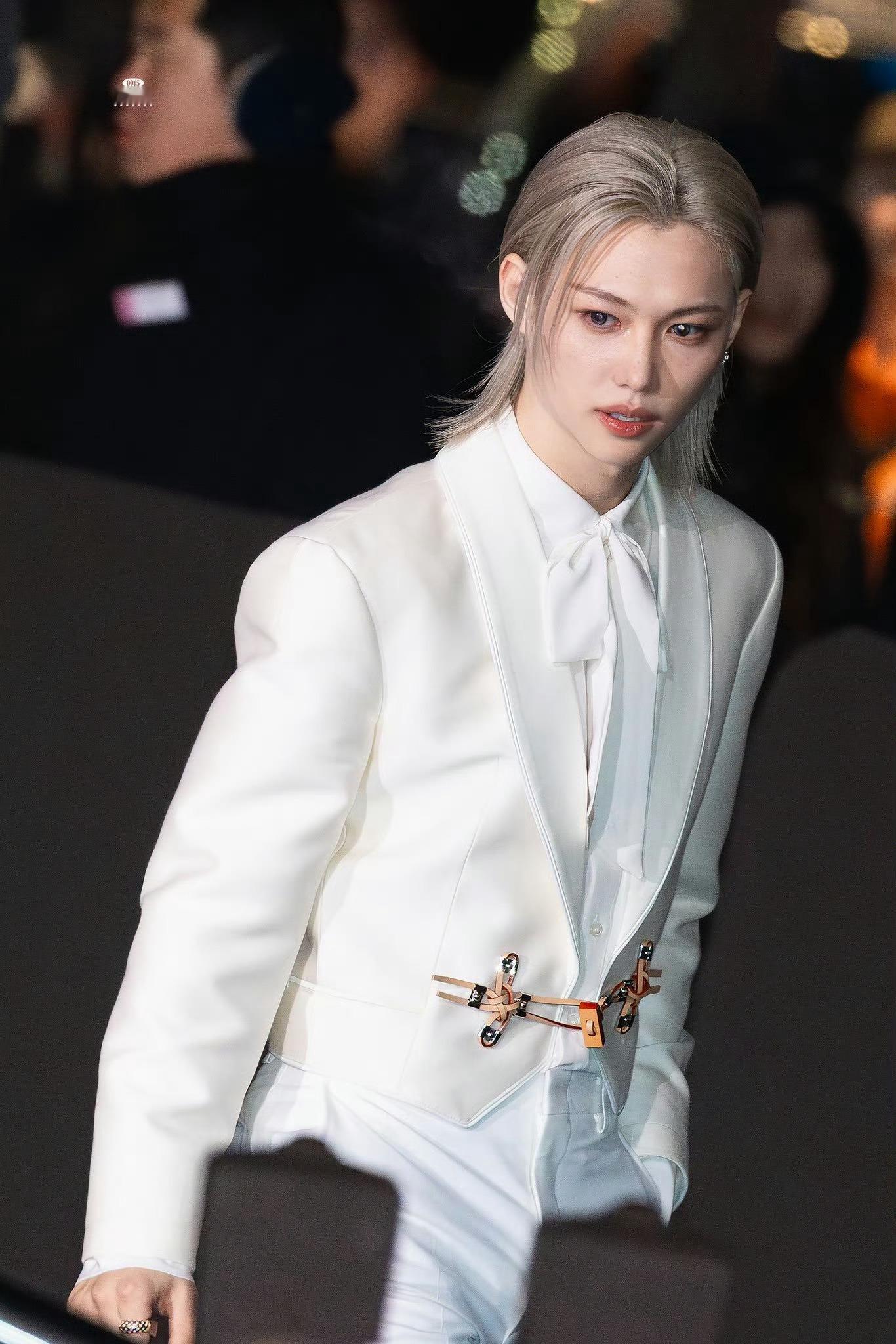 Lisa全智贤孔刘郑号锡李龙馥同框耀眼的LV全球代言人Felix李龙馥 