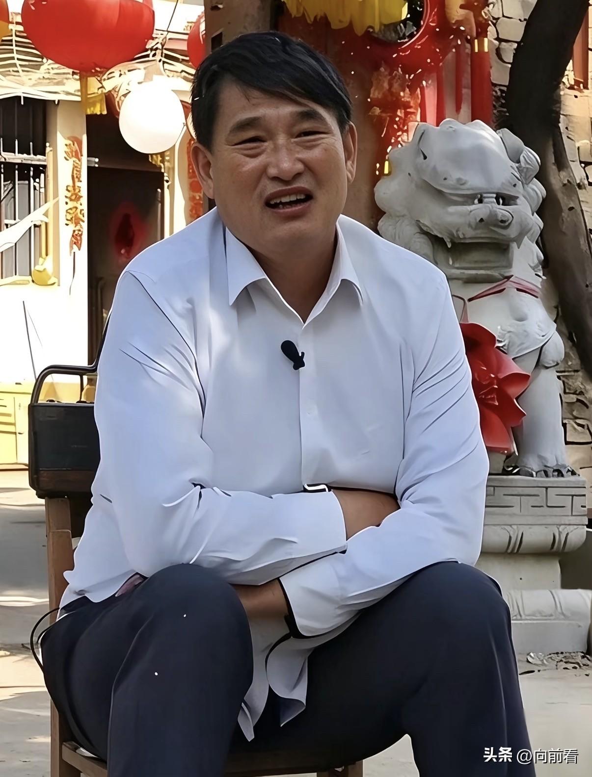 被举报的大衣哥表态：要是我穷的叮当响，还是演出多点好。但我现在不愁吃不愁喝，不唱