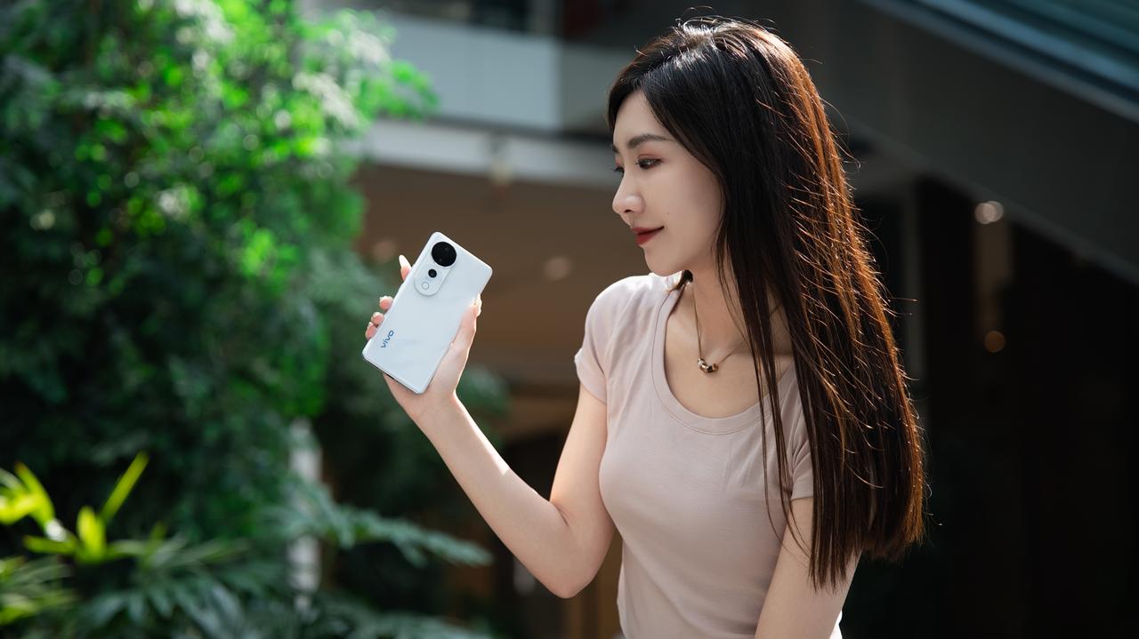 618马上结束了，晒晒2024年上半年小桐心目中值得入手的拍照神器-vivo S