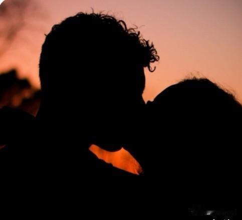 在夫妻生活上，女人要给男人台阶
……
我今年50岁，一直和老公分房睡
之前
为了