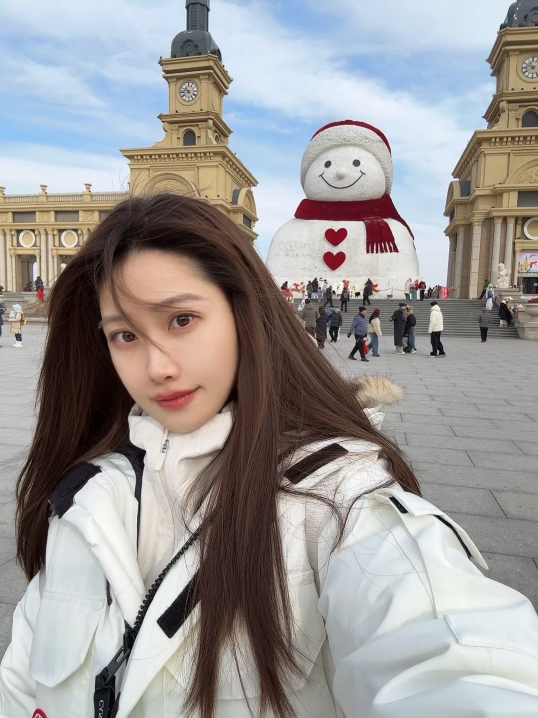这穿搭比大雪人还壮，服了我的旅行日记哈尔滨旅游哈尔滨大雪人好可爱 哈尔滨