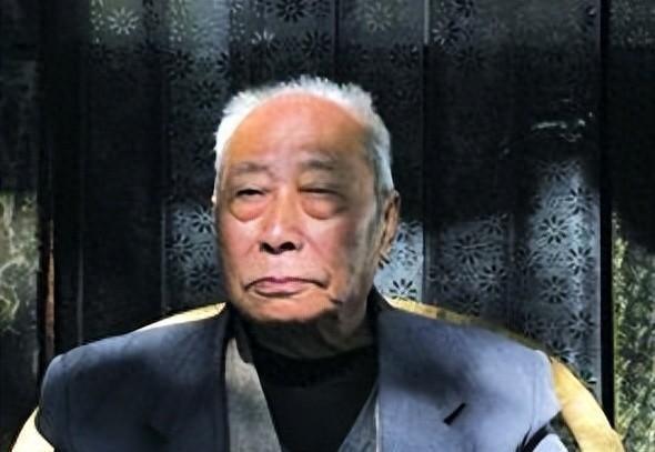 哥哥是皇帝，大伯是光绪，奶奶是慈禧，他为何身世显赫却低调活到了2015年？
19