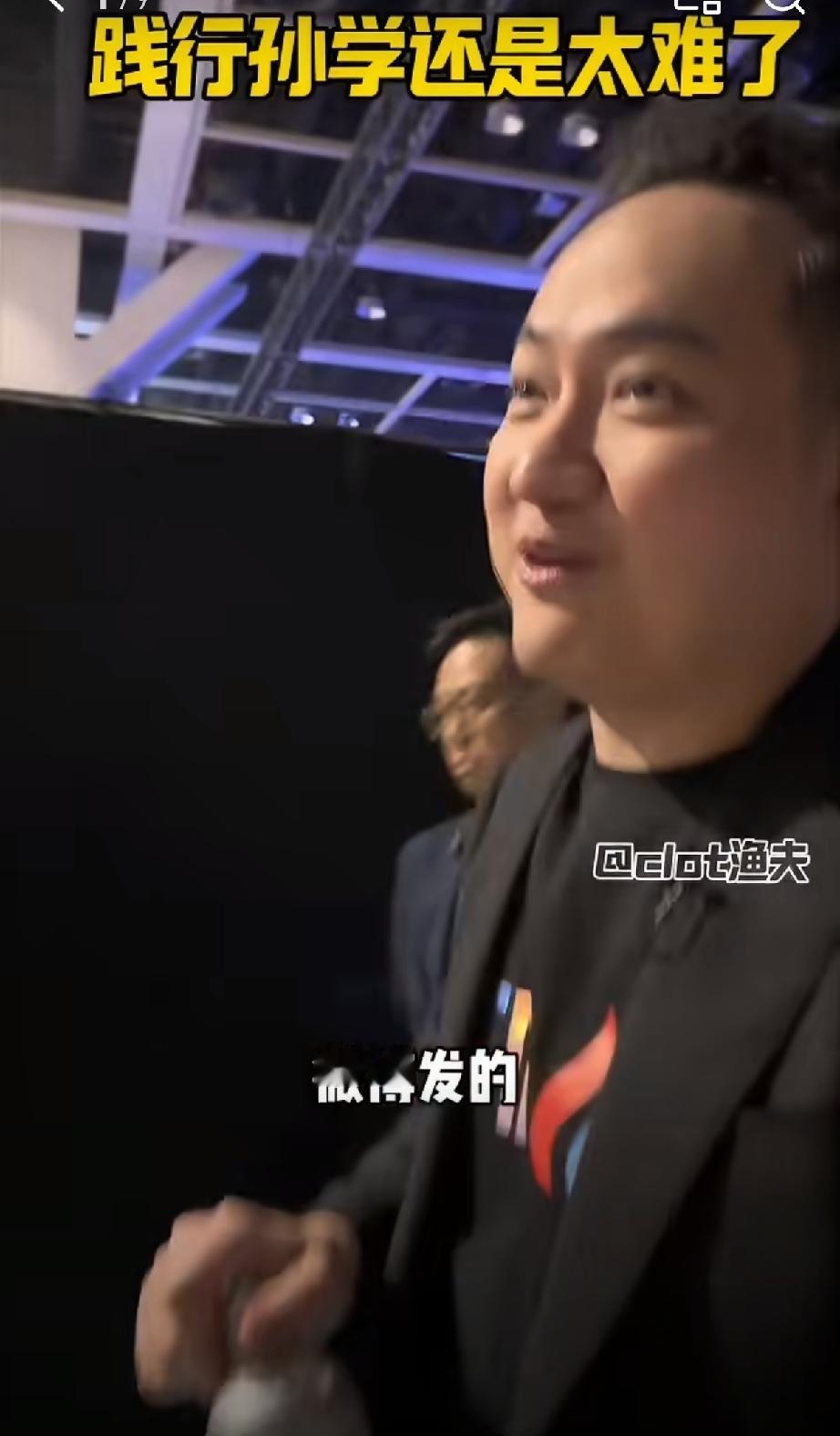 景甜现在估计悔的想撞南墙，
本来想找个人结婚，
结果人家一开始接近她就有目的，估