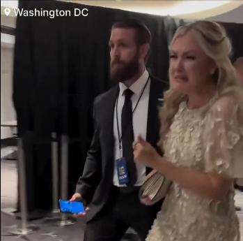 此前遭枪击身亡的美国右翼保守派运动人士查理·柯克的遗孀在经历白宫记者协会晚宴枪击