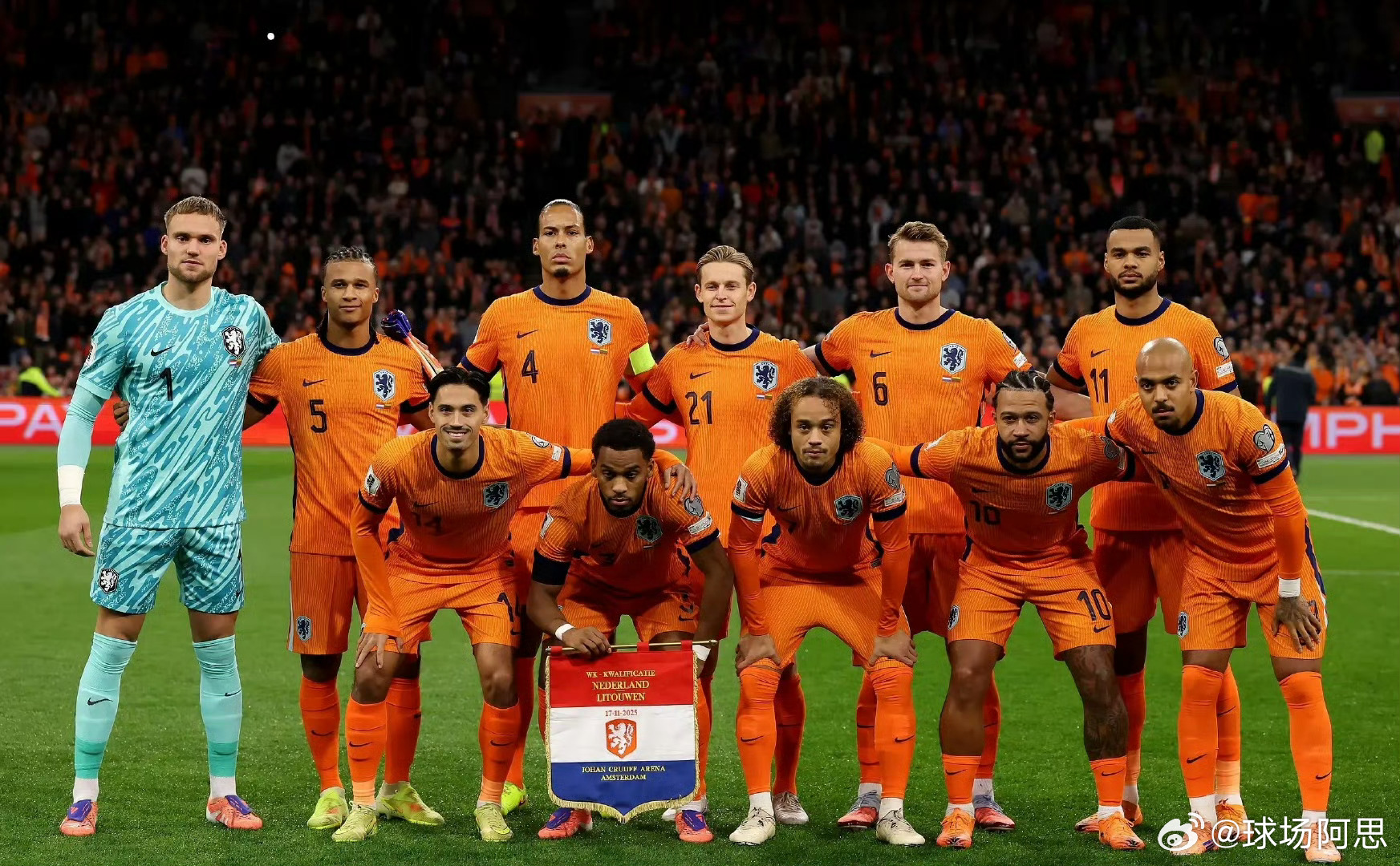 荷兰第12次晋级世界杯，此前橙衣军团3次打进决赛都遗憾落败荷兰防线最强五人由曼城