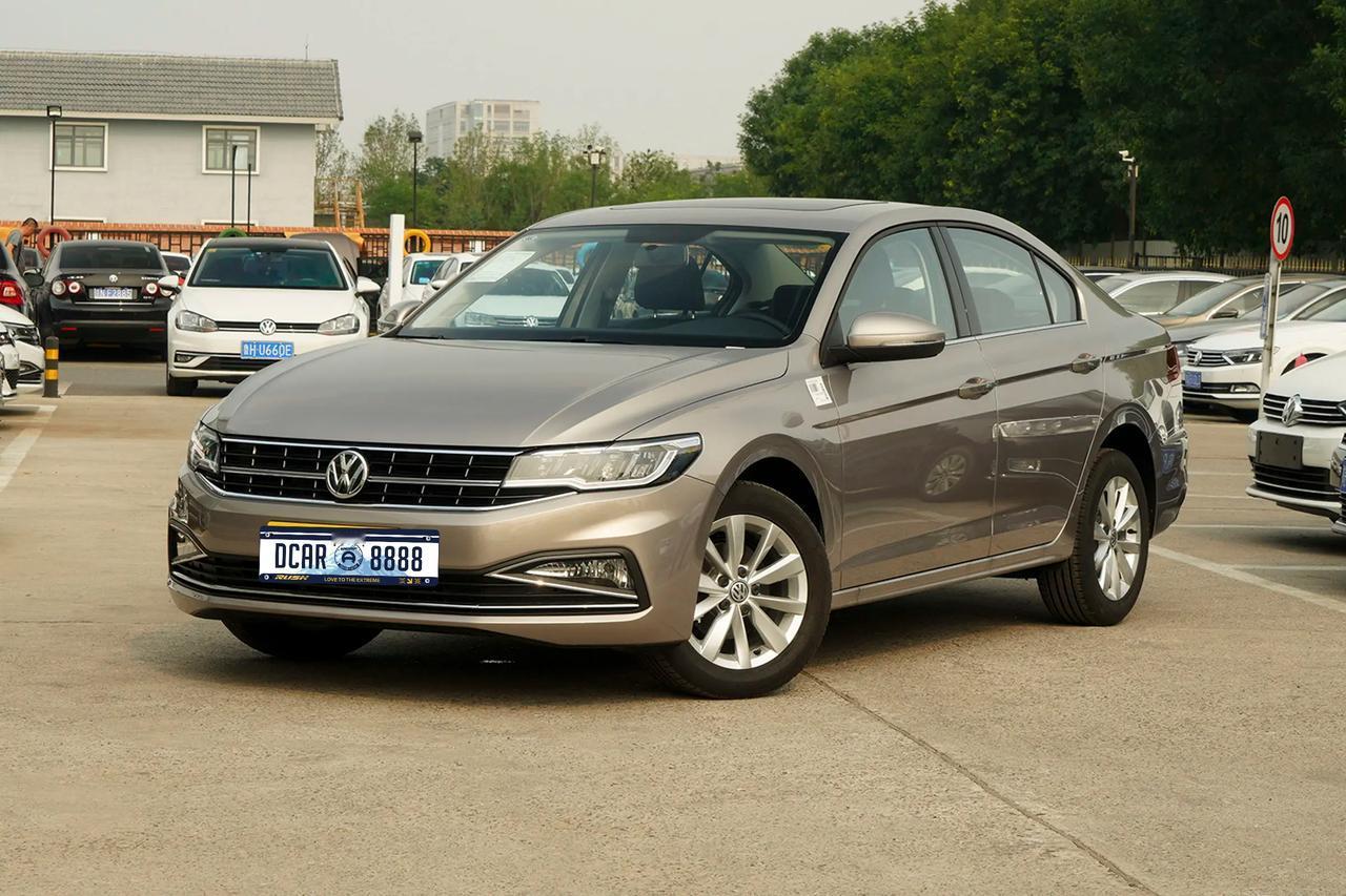 老车真的需要买全险吗？我算过这笔账
我那台开了快10年的老宝来，前两年还傻乎乎买