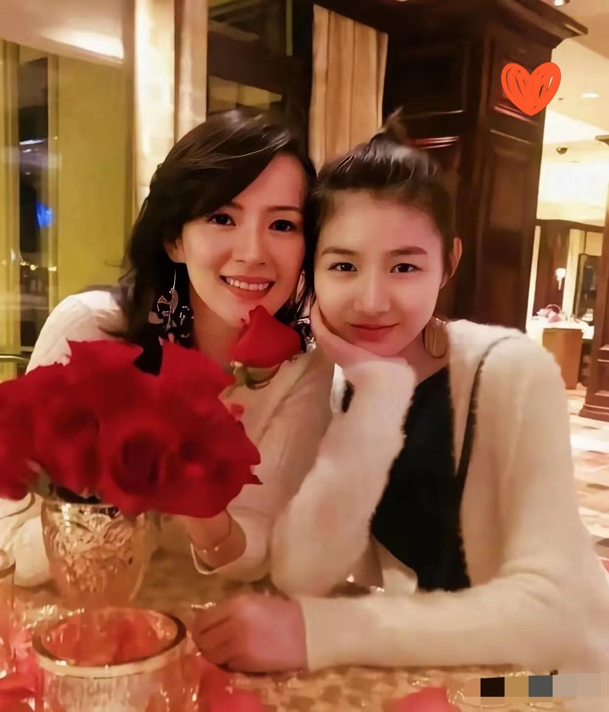 原来不止我一个人有这个疑问，
章子怡和汪峰分开这么久，居然还天天陪着小苹果，比亲