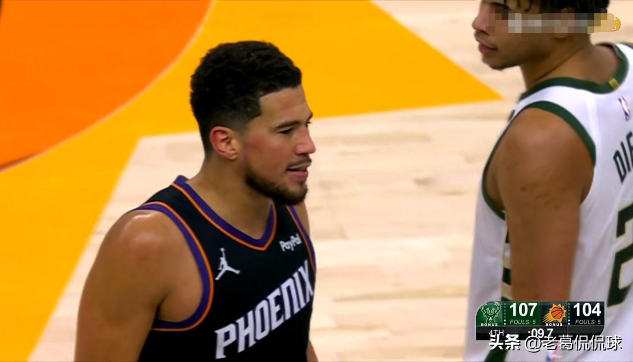 太阳巨星布克的进攻效率真是惨不忍睹！在今天太阳主场以105：108不敌雄鹿的比赛