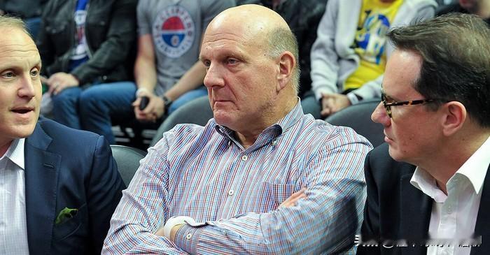 鲍尔默吃一堑长一智，道理是这个道理
刚开始有钱任性花，把小卡，乔治搞来快船
组成