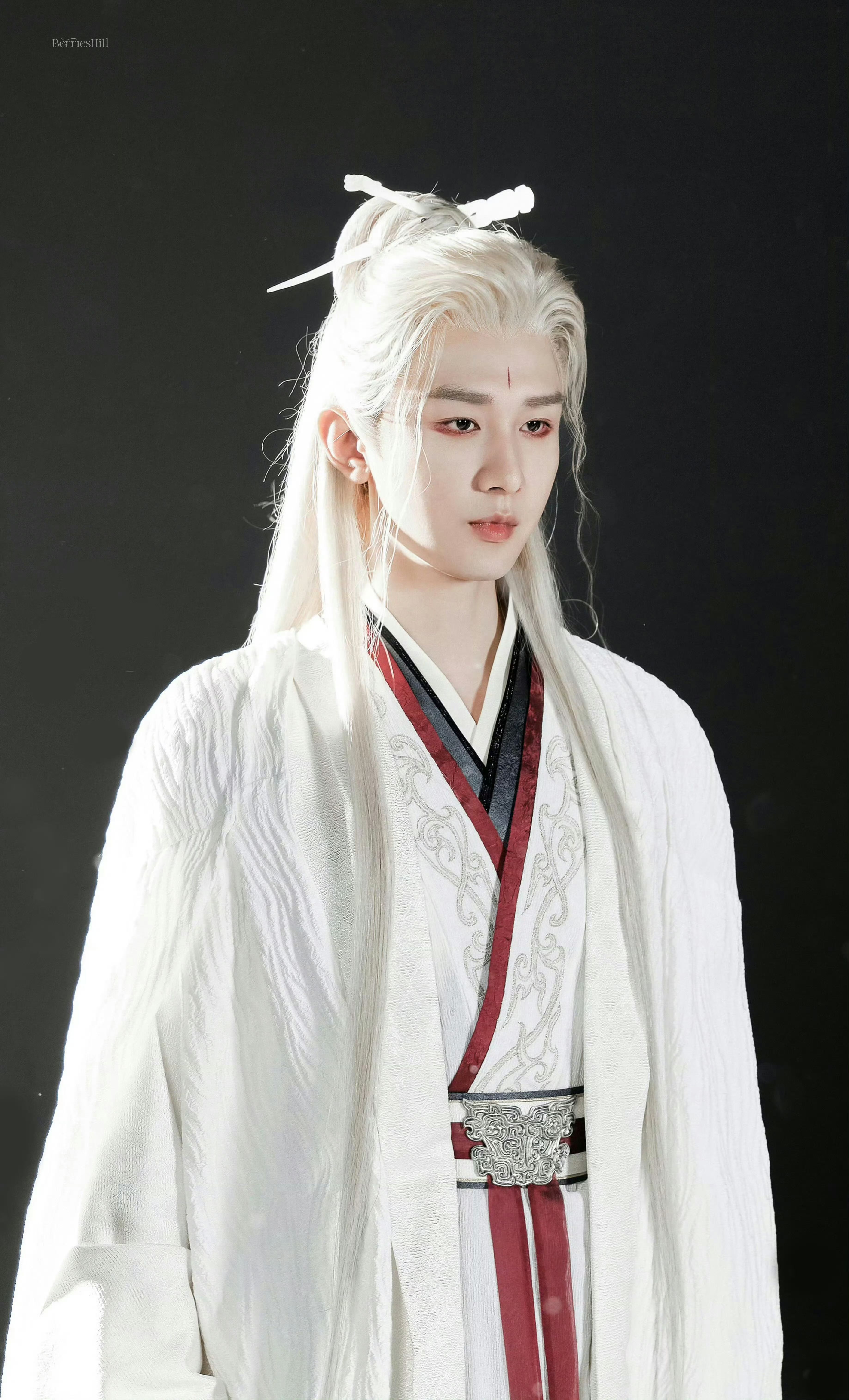 额间花钿，真是眉心的点睛之笔，美貌