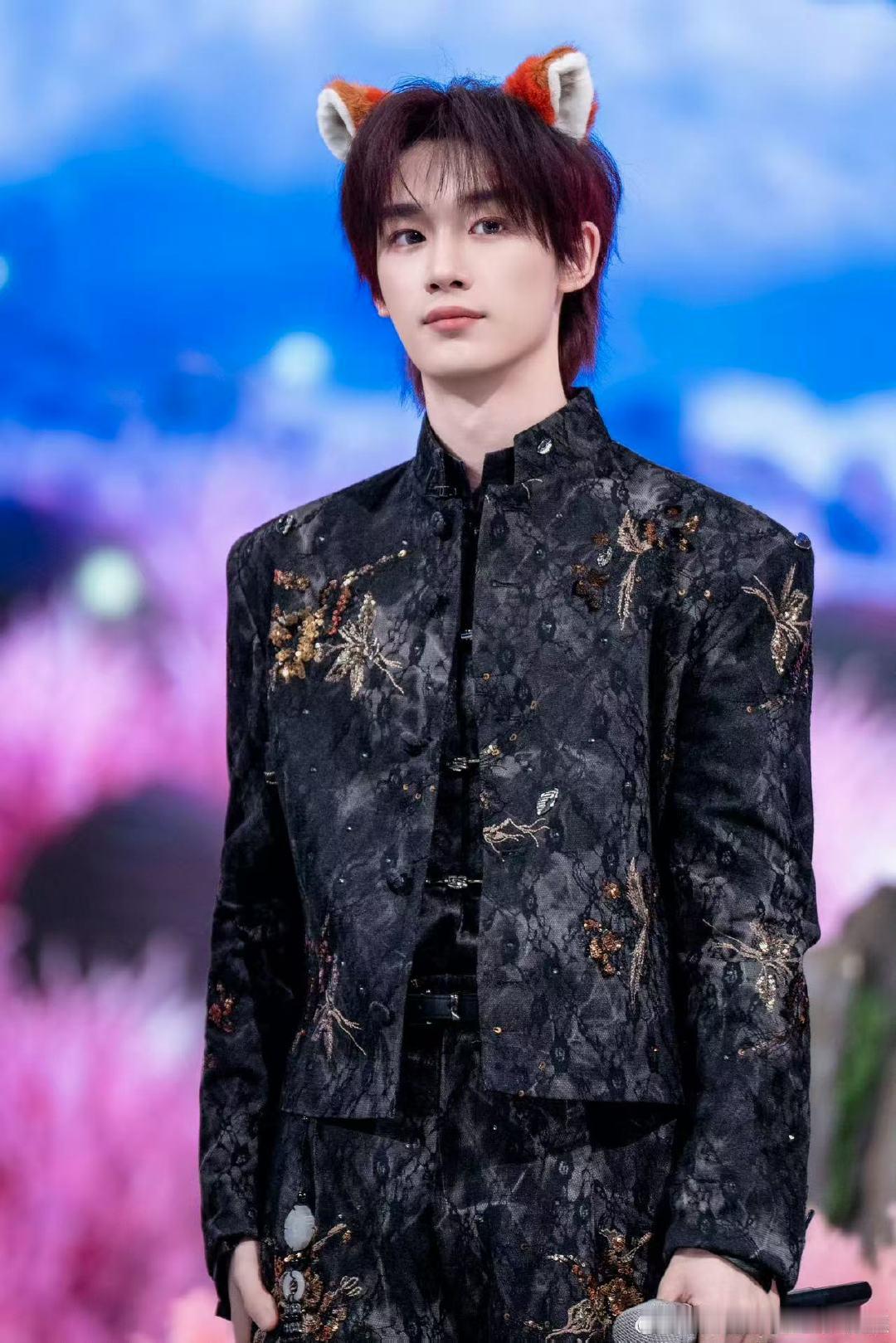 丁程鑫在六六山偶遇小狐狸 小狐狸丁程鑫上线～太可爱啦！ 