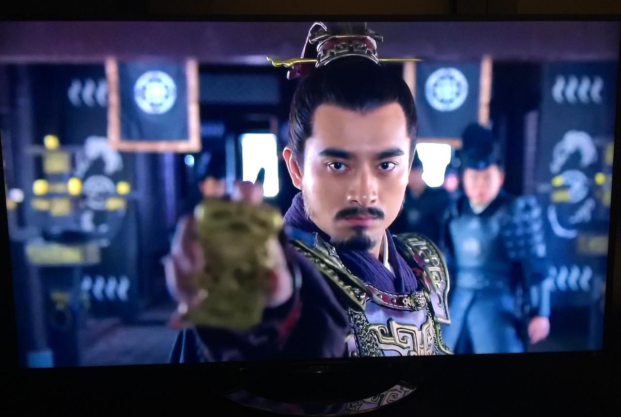 “他不是王莽，也不是王导——他是被《汉书》删掉名字、被《后汉书》补进‘酷吏传’的