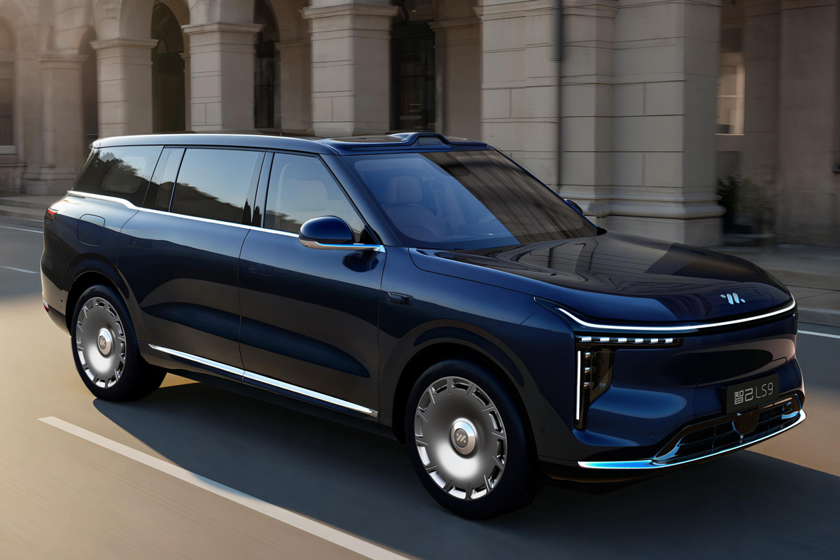 智己LS9，预售权益价分别为33.69万元和36.69万元。增程车，三排座，巨大