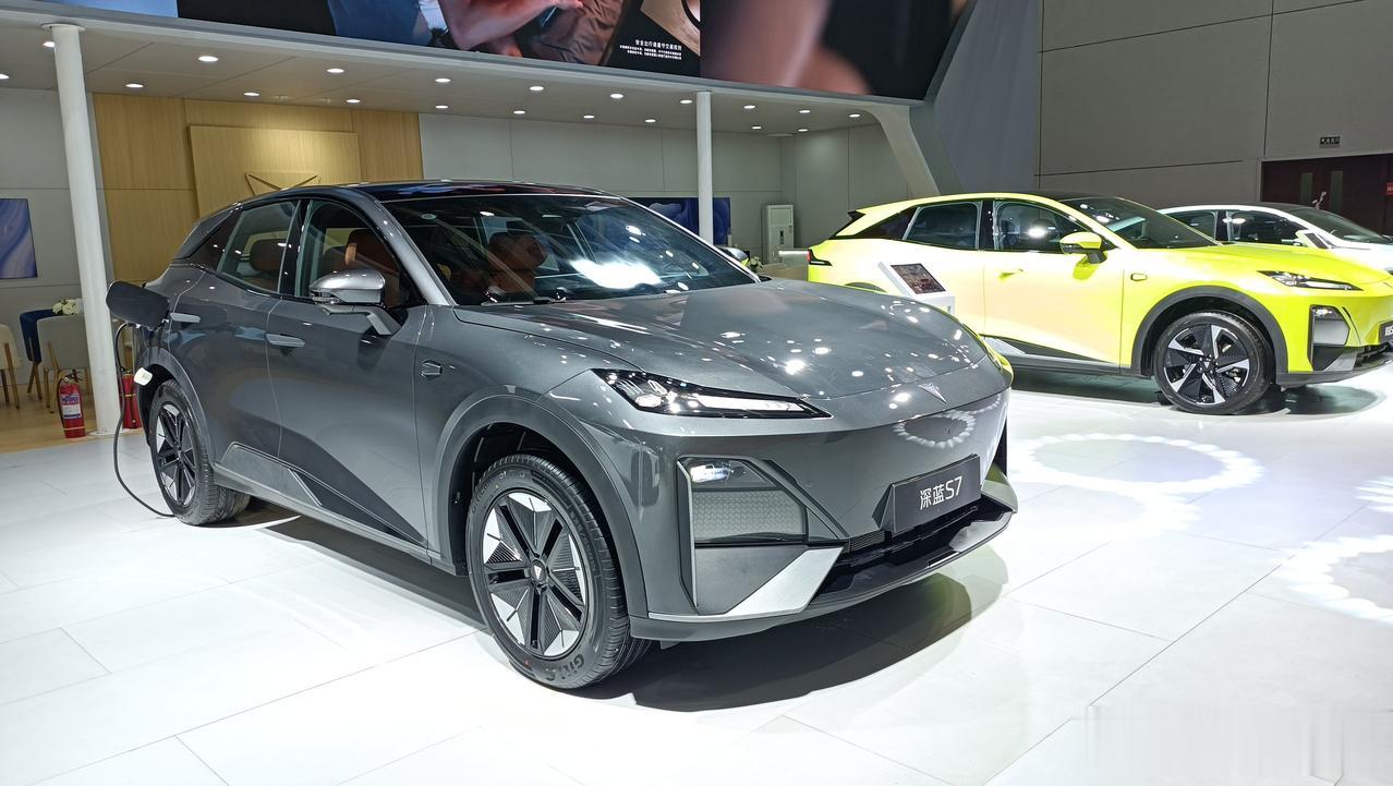 #深蓝S7超级增程超级省# 深蓝S7以其亲民的价格策略和创新的购车方案，让更多的