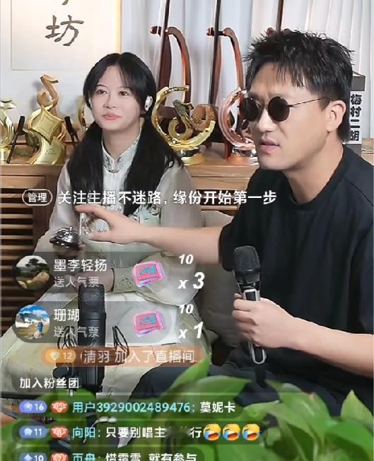 二饼力哥神仙默契！即兴改编《Dear John》，直播间名场面太治愈
 
常看二