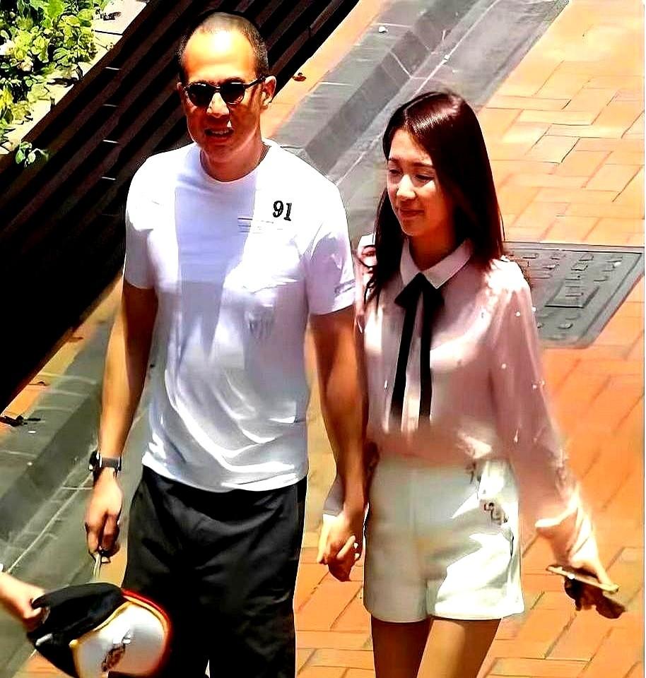 豪门这趟水，有人拿钱走人，有人凭娃躺赢。

李泽楷前女友郭嘉文，把当年1个亿的定