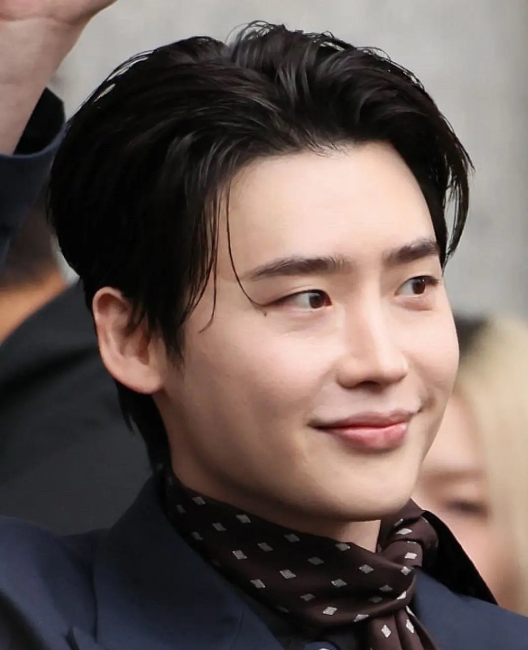 李钟硕发福归发福，但是颜值还在呀 