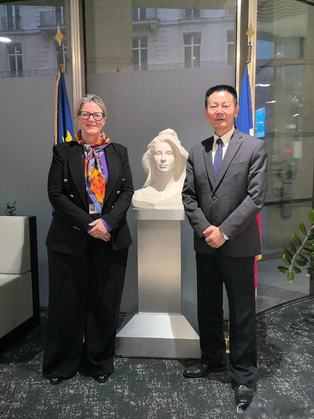 当地时间2025年11月10日至13日，中国证监会主席吴清访问法国巴黎和巴西里约