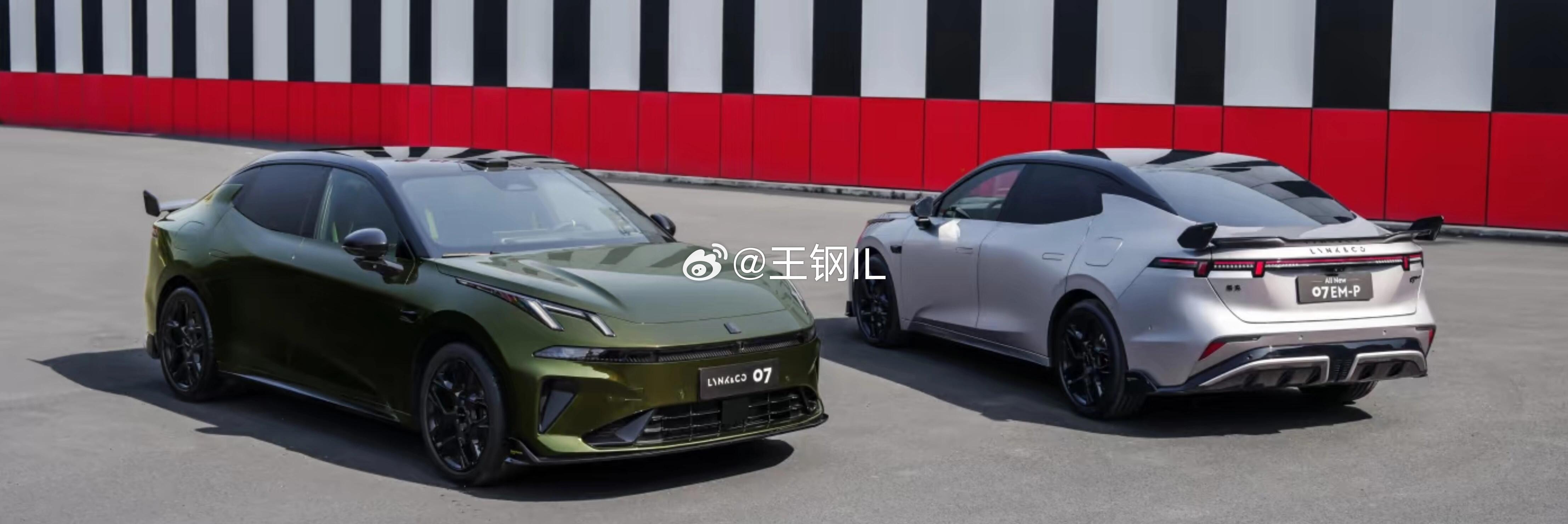 领克07尾翼版，有没有被惊艳到，搭配流光金的颜色，简直帅到流口水呀，真是梦中清车