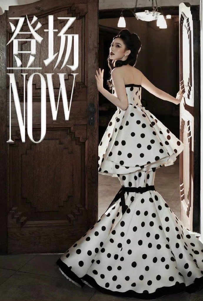 林允拍了三个年代的自己 从旗袍婀娜到烟火灵动，再到如今的自信耀眼，林允不仅复刻角