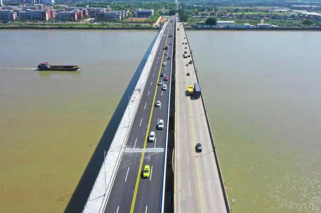 【好消息！亭角大桥右幅正式通车】从广州市南沙区建设中心获悉，亭角大桥右幅、万环西