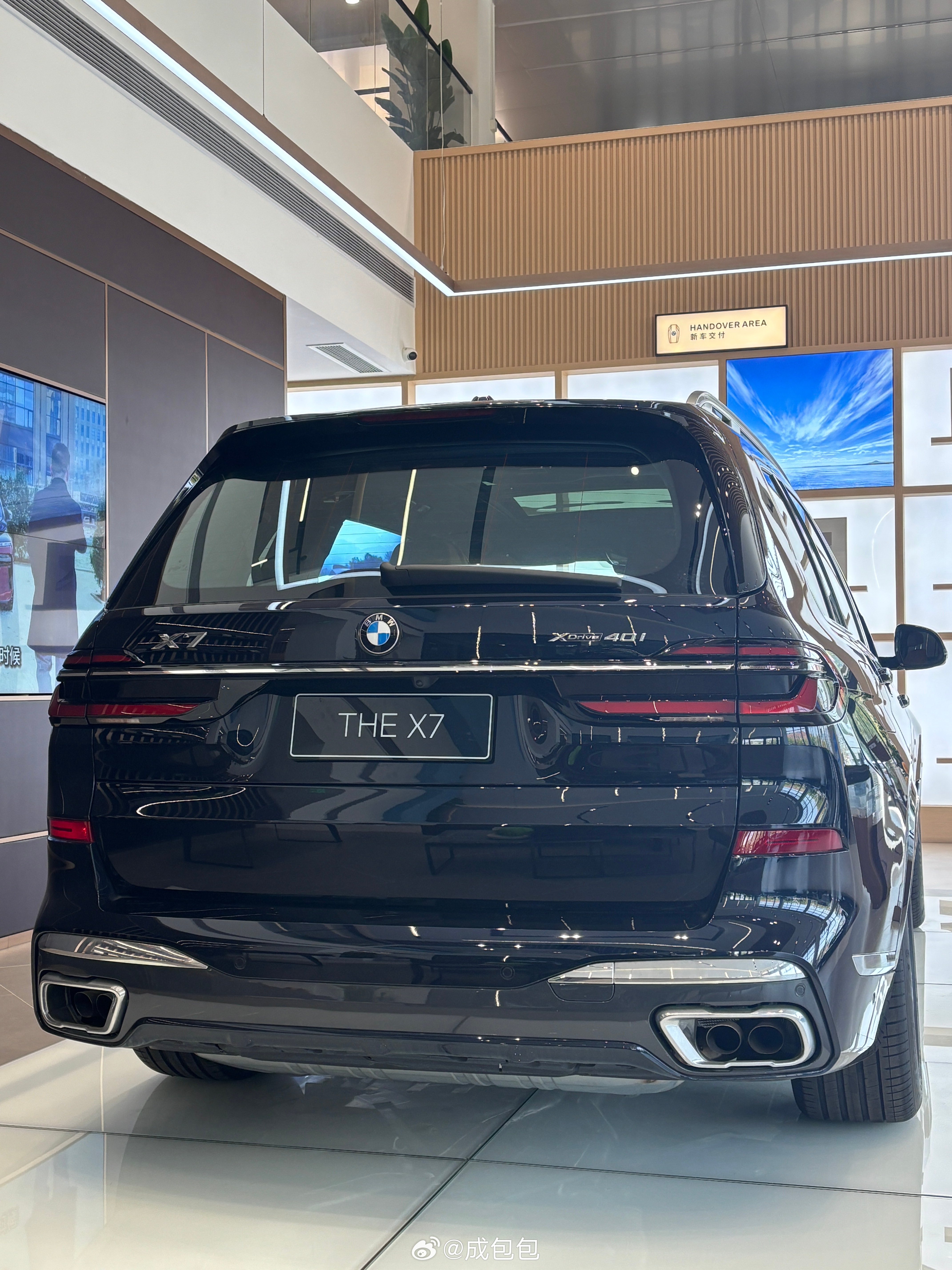 冷清啊展厅里没人除了我这个想把车卖了的 