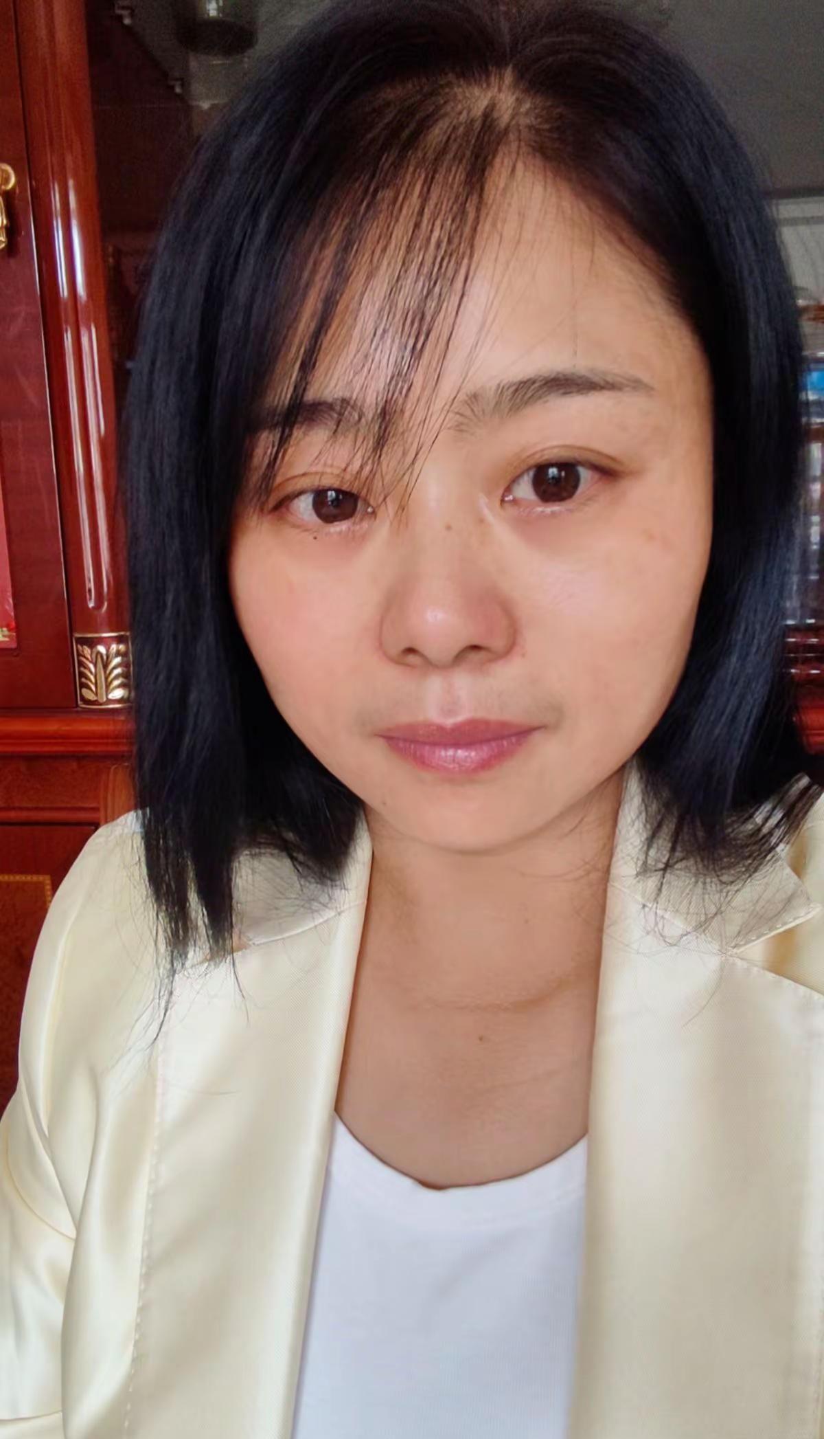 世间人来人往，很多人走着走着就散了。但我一直在你身旁，从未走远。不一定朝夕相伴，
