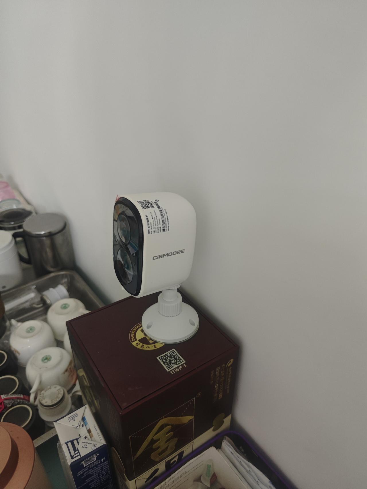 女儿在客厅里装了一个摄像头监视我！
       70多岁的人了，又是自己独住，