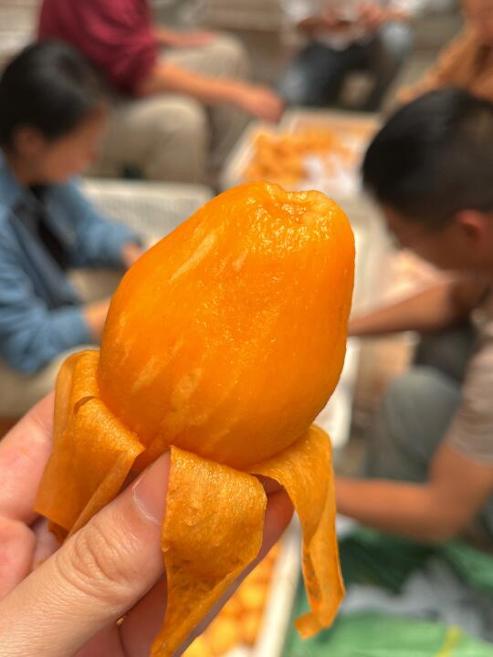 怕被骂，半夜偷偷说一句我们枇杷降价了