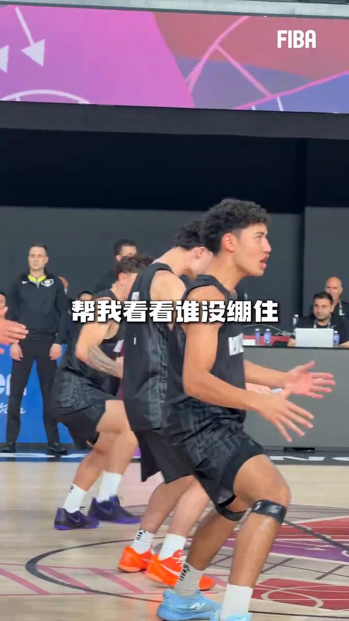 帮我看看谁没绷住。