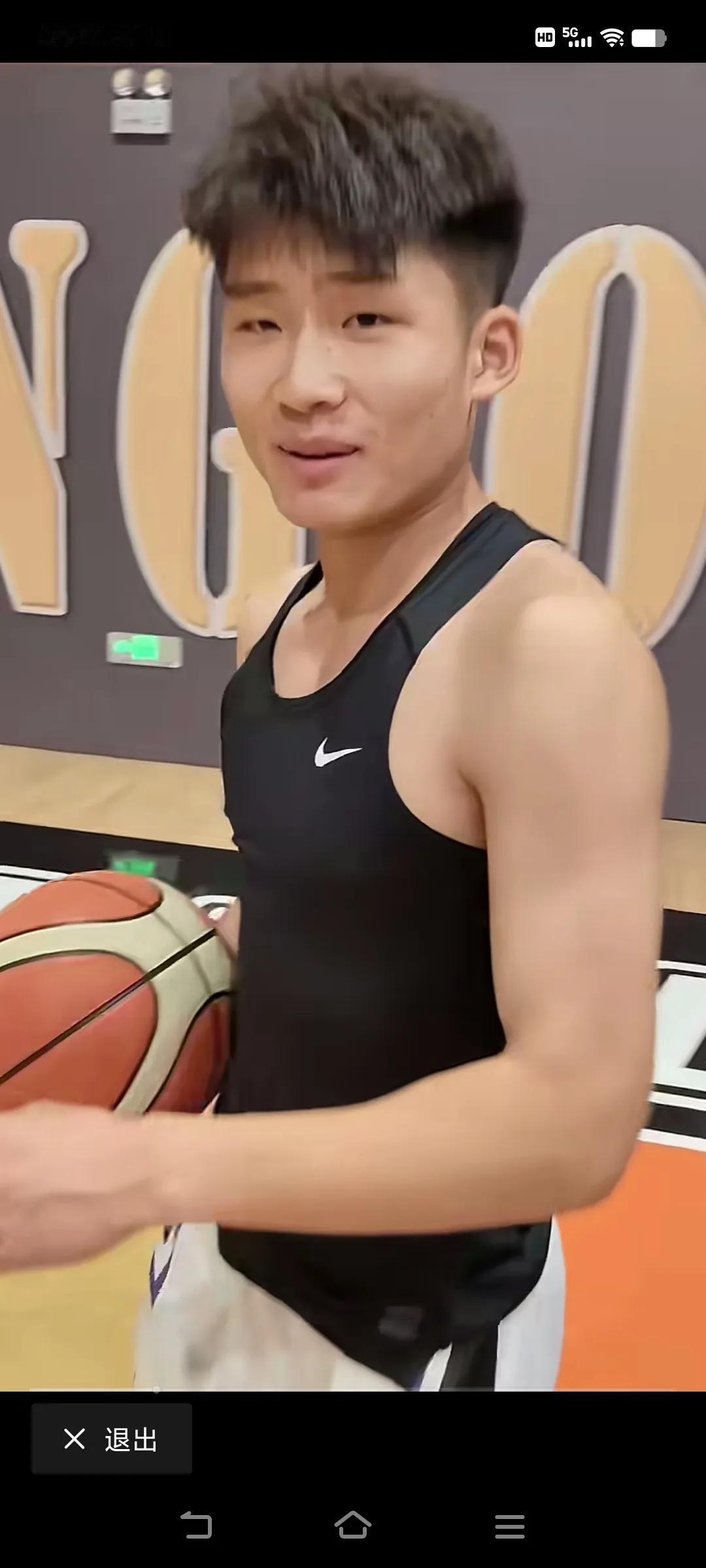 天赋不错，爆发力好，是个篮球🏀人才！未来可期！#想看我灌篮吗# #幻想扣篮# 