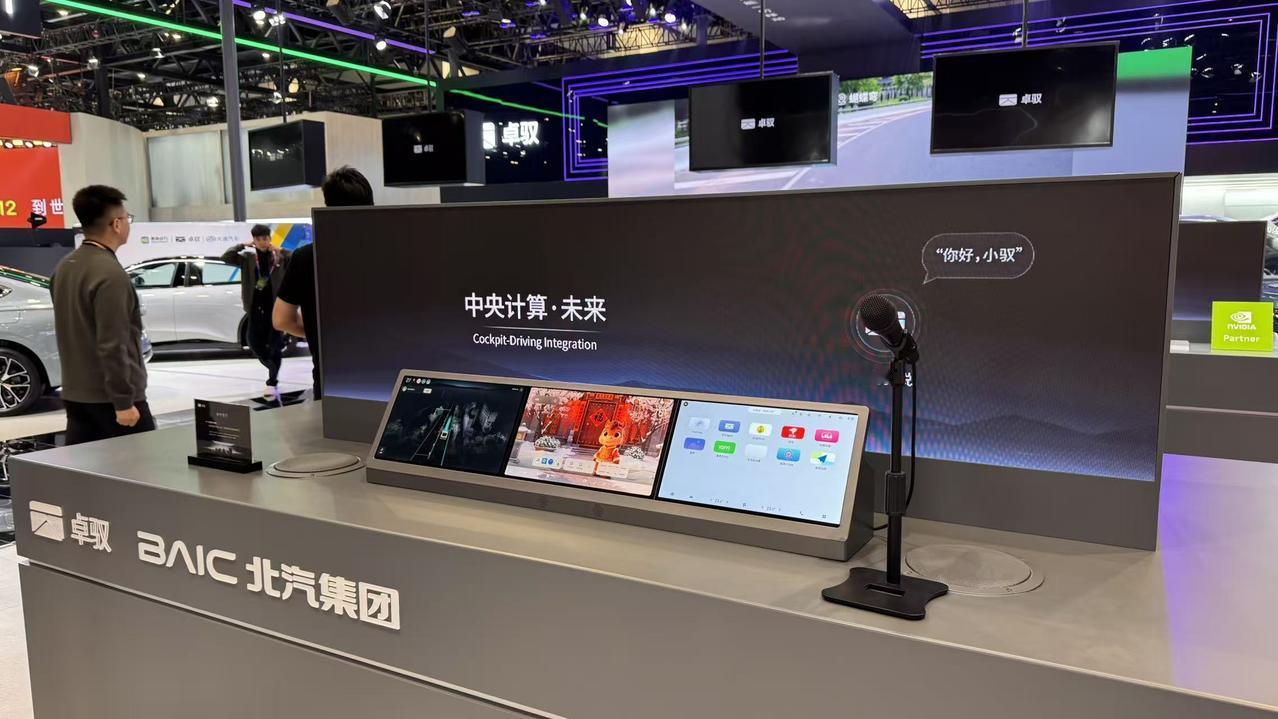 以前很多朋友都以为，卓驭科技是只做智驾
但这次北京车展卓驭展示了
商用车、乘用车