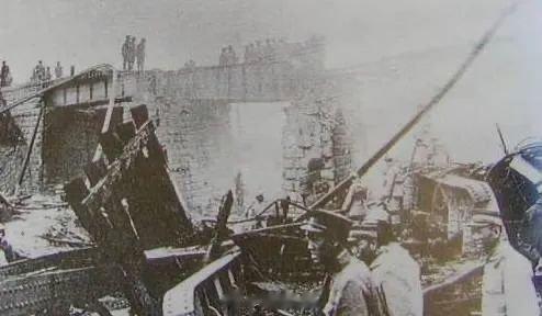 #日本投降签字仪式结束于9时18分#1945年9月2日日本在“密苏里”号战列舰上