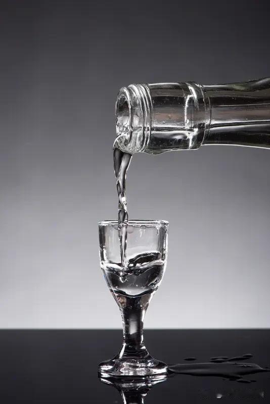 白酒之害，为什么大家越来越不喝白酒？
大量年轻人，尤其是 00 后，不再钟情于白