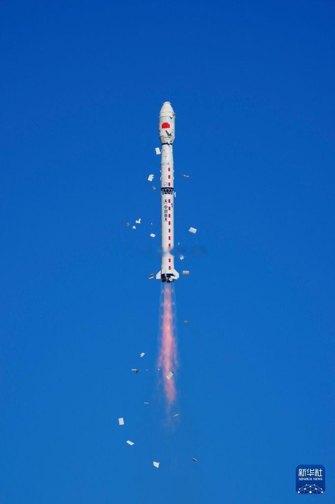 北京时间9月10日17时，我国在酒泉卫星发射中心，长征四号乙运载火箭点火升空，以