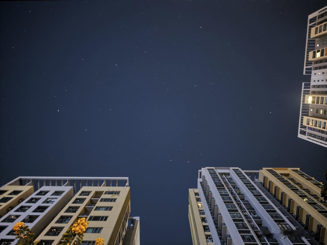 没想到深圳的空气质量这么好，竟然能肉眼看到这么多的星星，确实让我感到意外！
之前