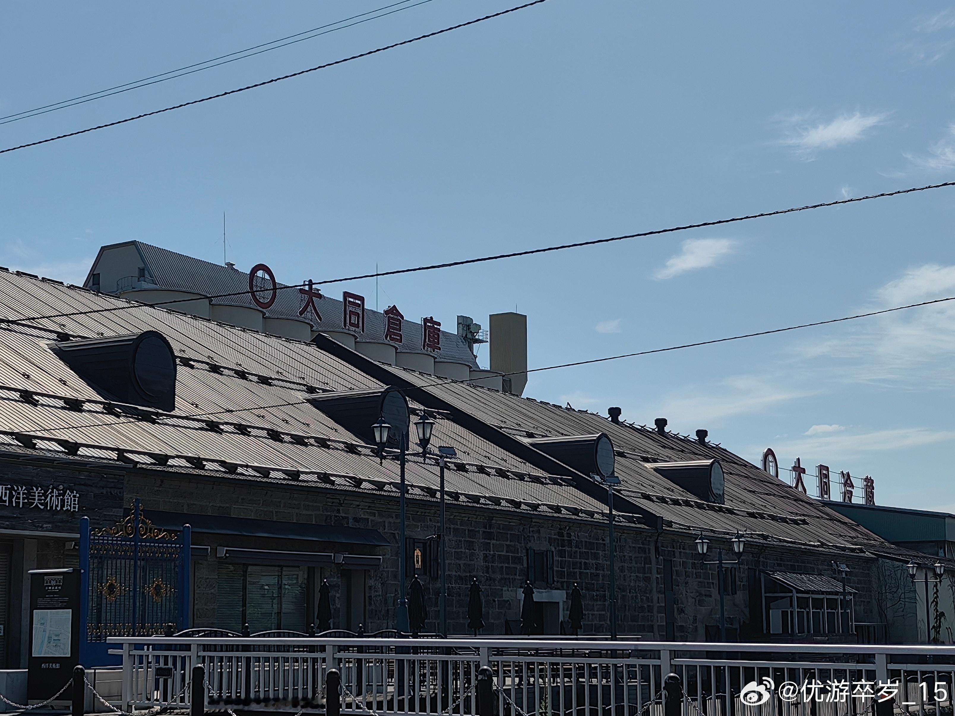 在路上 这座城市的西式建筑是其历史与文化的独特印记，主要源于19世纪末至20世纪