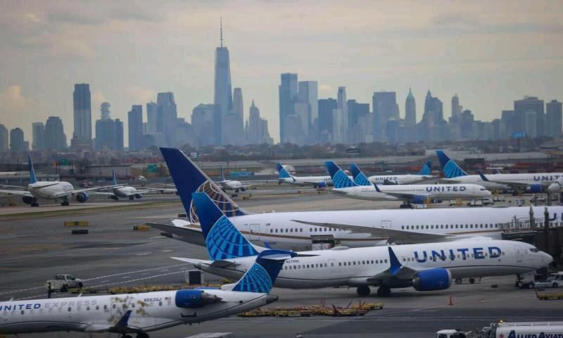 美国联邦政府停摆周一进入第34天，参议院两党出现结束僵局的初步迹象。
参议院共和