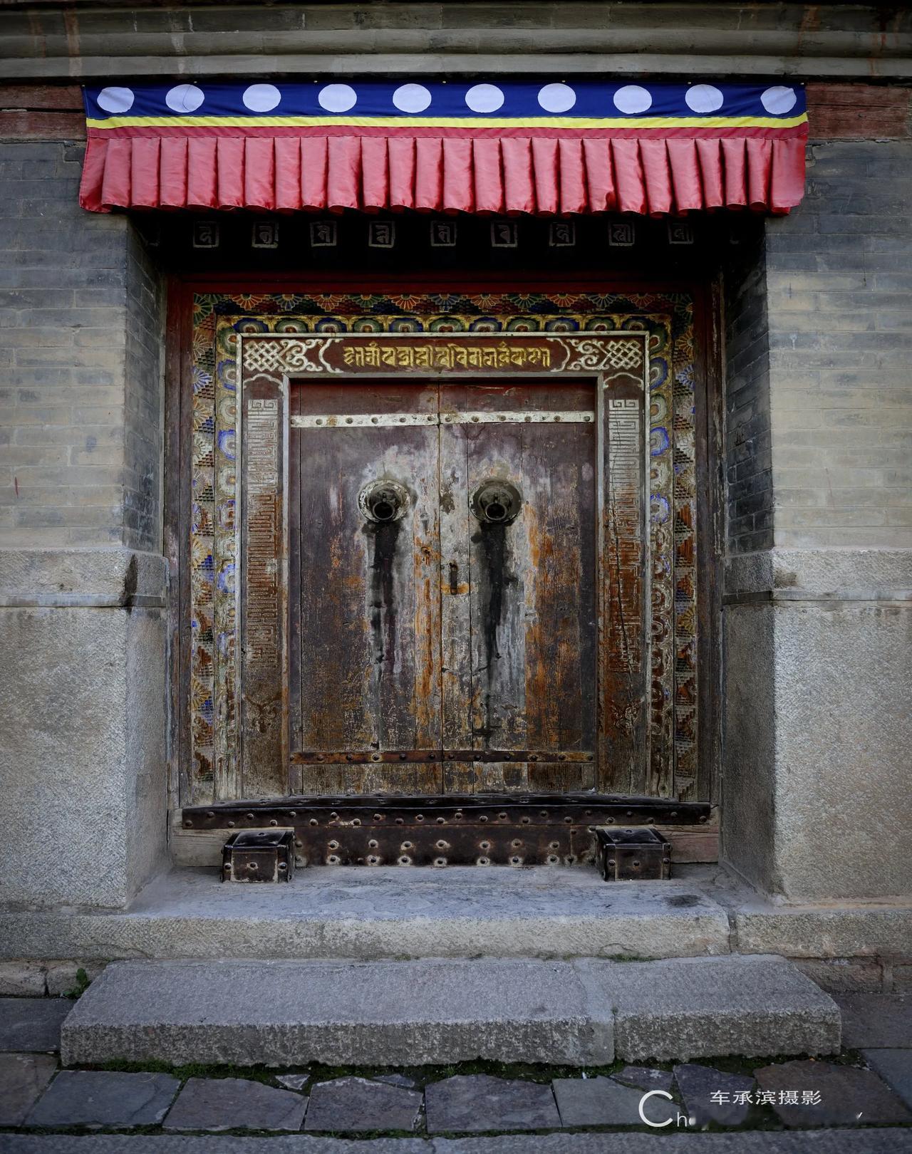 古寺门掩风雨，岁月静好如初—青海塔尔寺