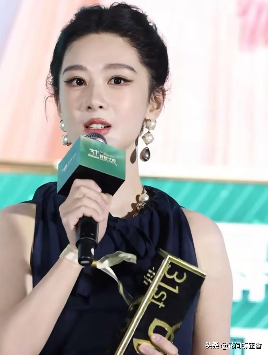 白玉兰晚宴杨紫发言引热议！
三度提名视后 全员神仙对决太难了
 
第31届白玉兰