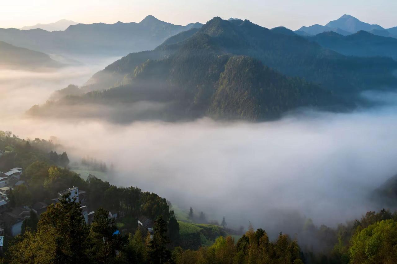 歙县石潭村。歙县石潭村