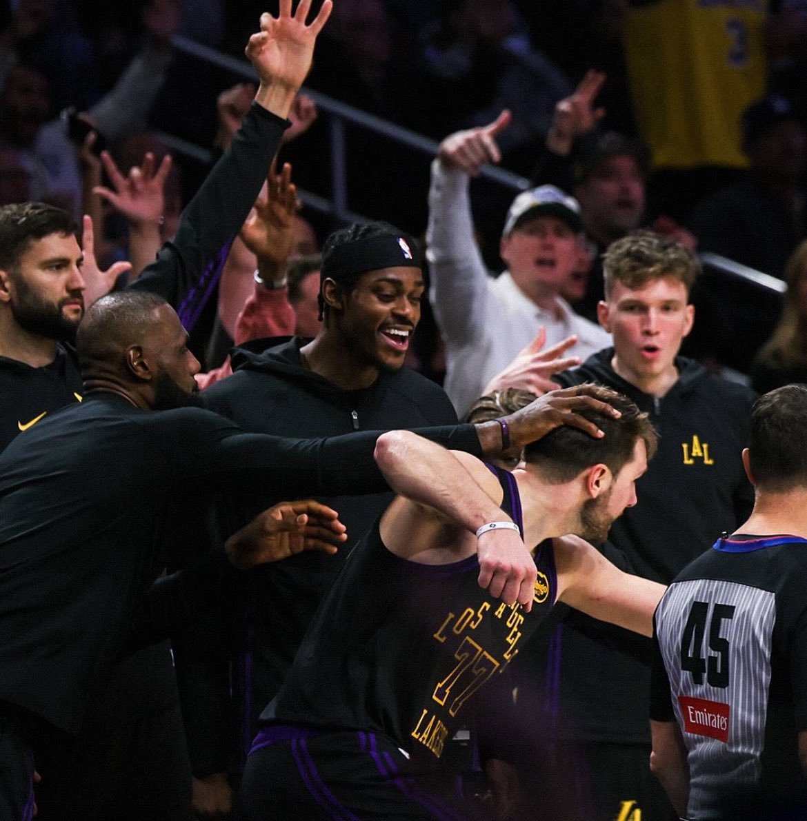 憨憨庆祝时的大家看来大家都很喜欢这个憨憨晚安啦家人们