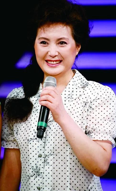 我想，大家一定叫得出她的名字，无论是剧中人，还是演员名字。
她在《喜盈门》中饰演