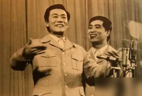 搭档42年。

从1965年到2007年。

侯耀文和石富宽，掰过，闹过，差点拆