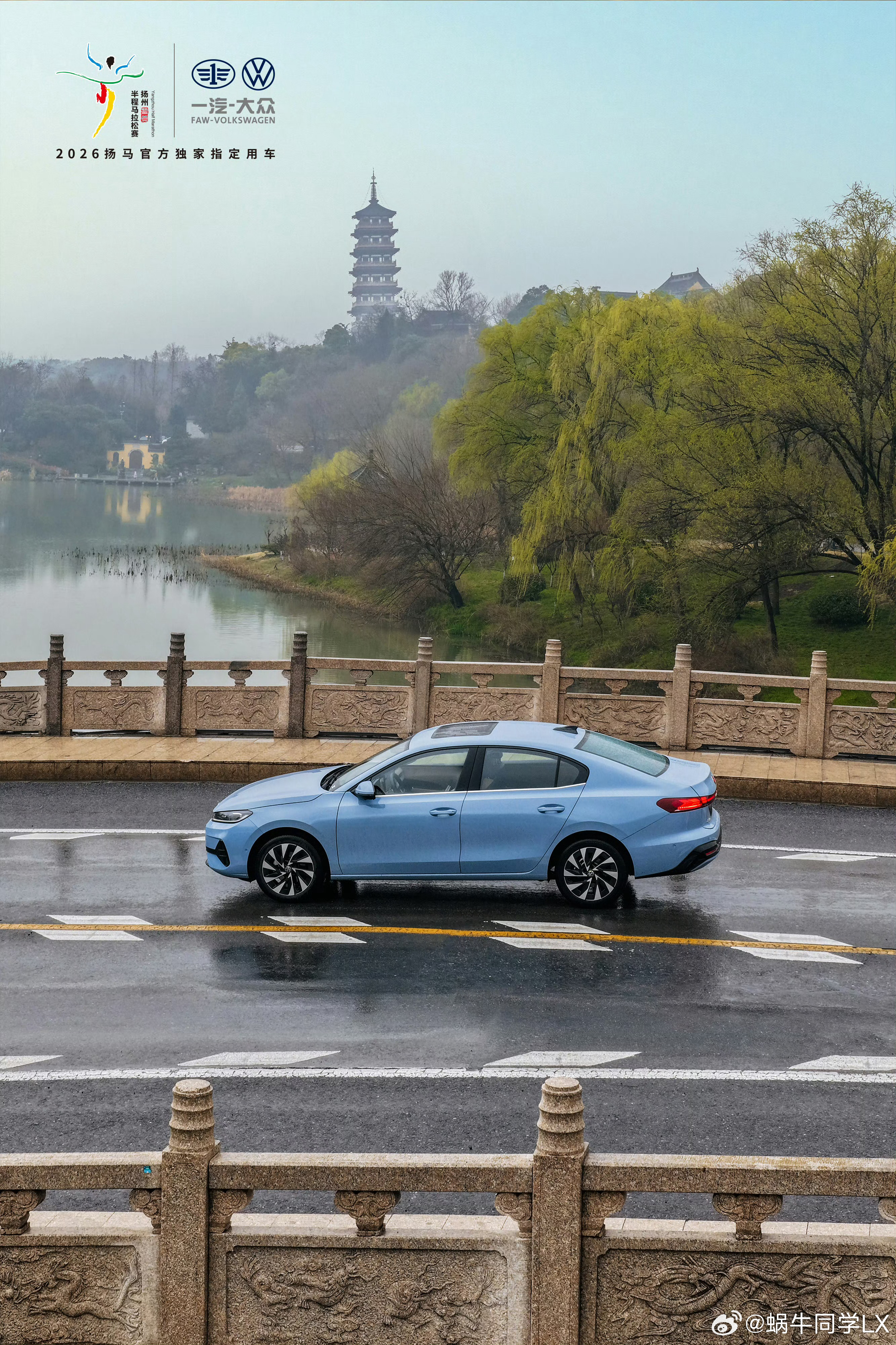 扬马赛道惊现戏精陪跑搭子 3月29日早上7：30，2026扬州半程马拉松鸣枪起跑