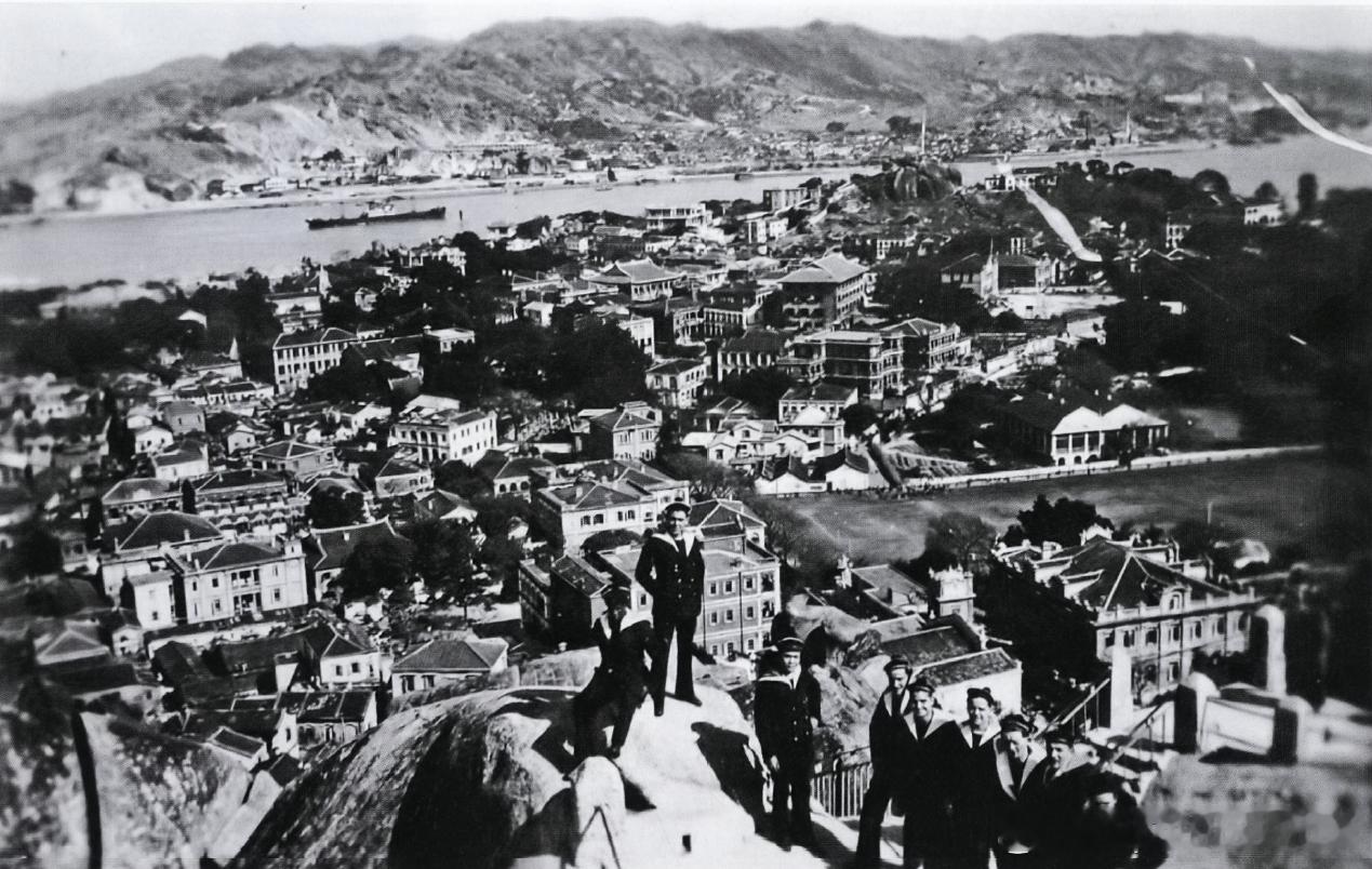 30年代德国水兵游览鼓浪屿日光岩留影历史影像