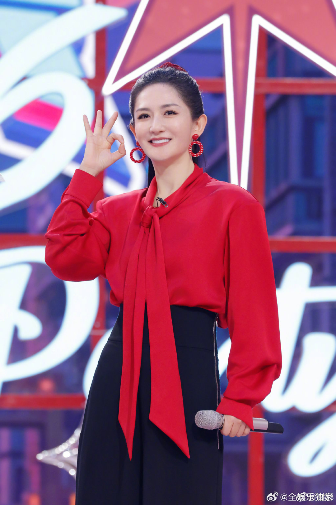 谢娜[超话]谢娜白得发光的闺蜜李小冉 姐姐当家谢娜的闺蜜是李小冉？这是什么神仙缘