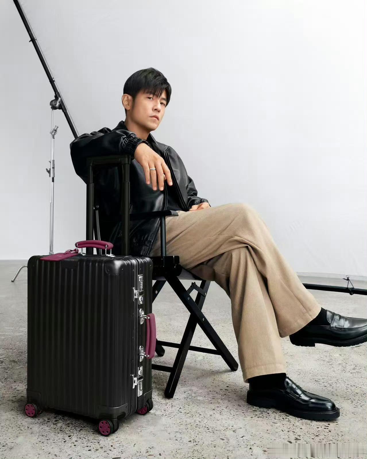 RIMOWA镜头下的周杰伦樊振东谁能抵得住这场神仙联动，RIMOWA镜头拍下周董
