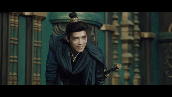 迪丽热巴十步之内必有陈飞宇喜欢磕糖的人有福了，面对灵主大人如此宠小狗的感觉，这样