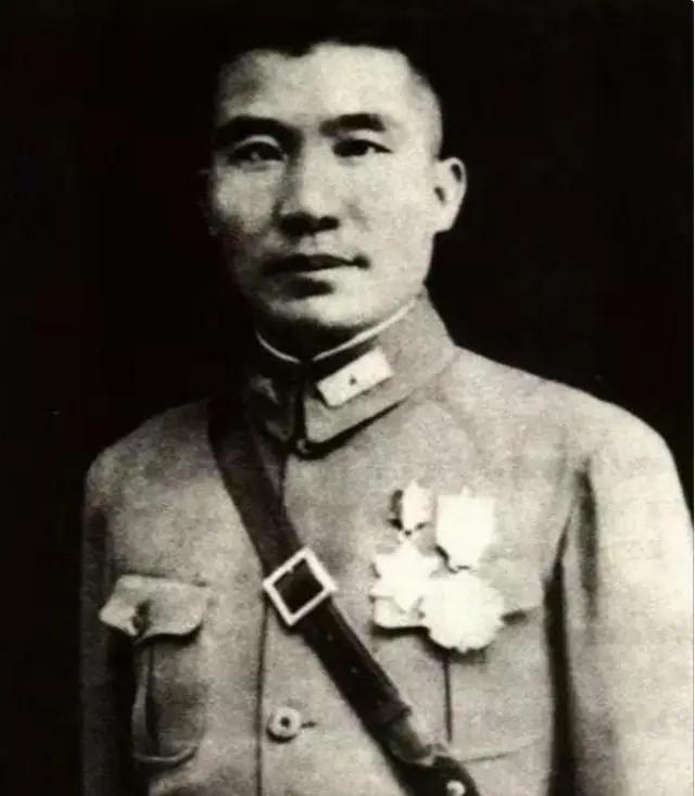 1948年，蒋介石设宴款待王耀武，席间气氛融洽。饭后，王耀武回到济南，对妻子交代